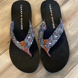 Tommy Hilfiger flip flops new